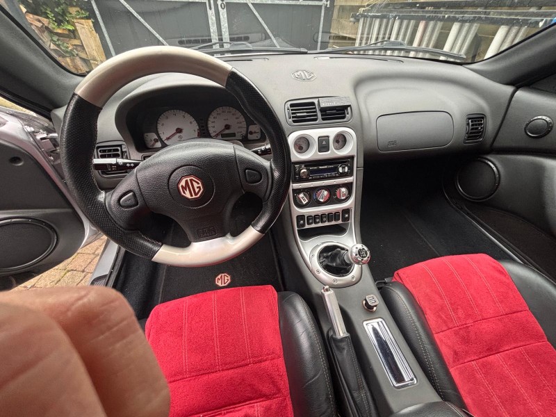 Interieur MG.jpg