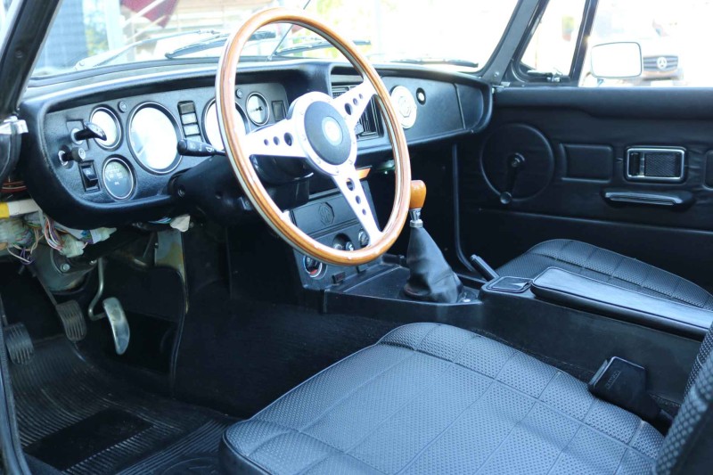 MG dash LH.jpg