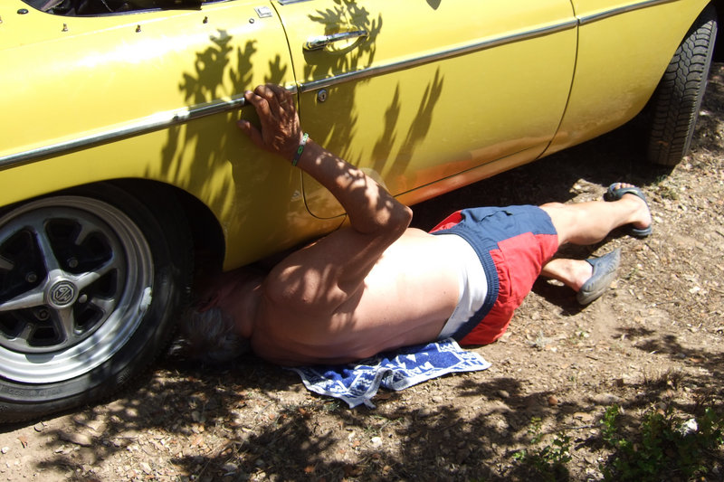 Frankrijk 2014-1252.jpg (1.81 MiB) 3898 keer bekeken Garagewerk op de camping