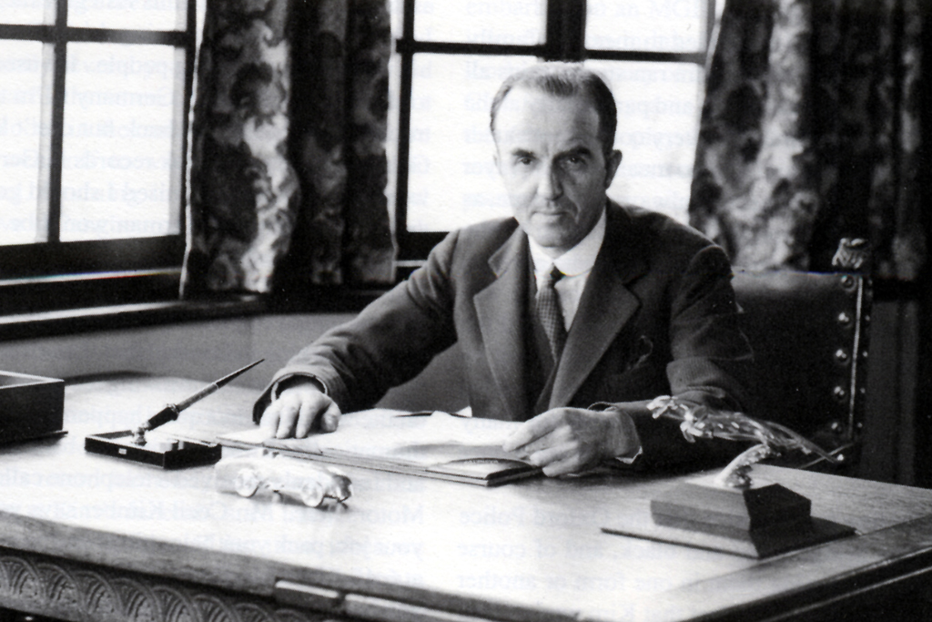 cecil-kimber-at-desk